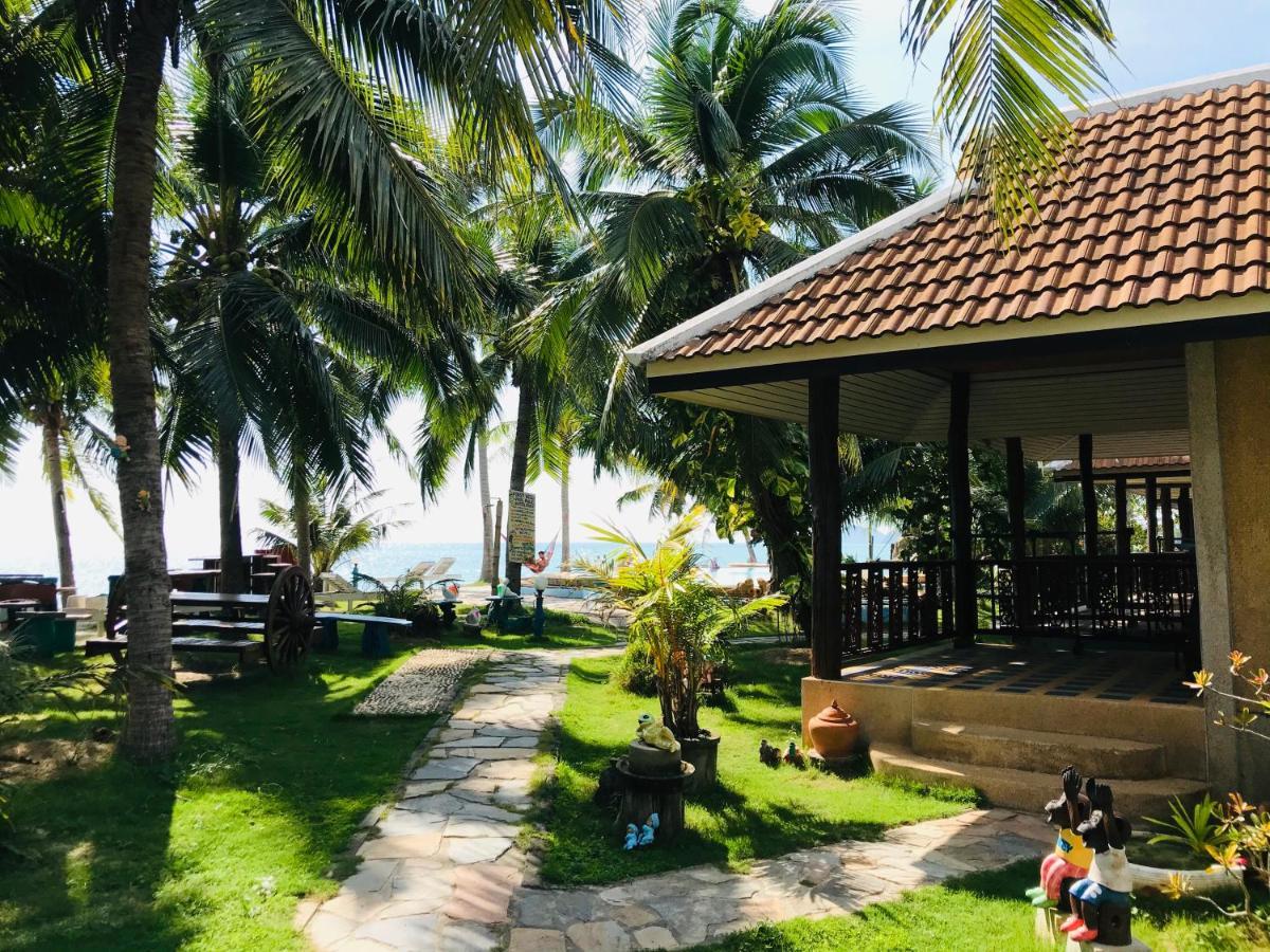 First Villa Beach Resort Baan Tai Exteriör bild